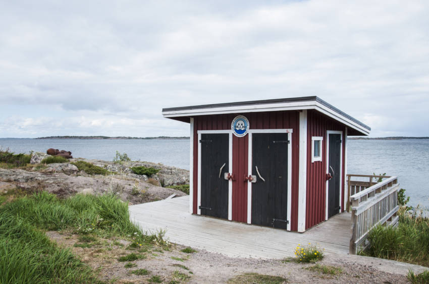 Kuivakäymälä Aspön saarella.