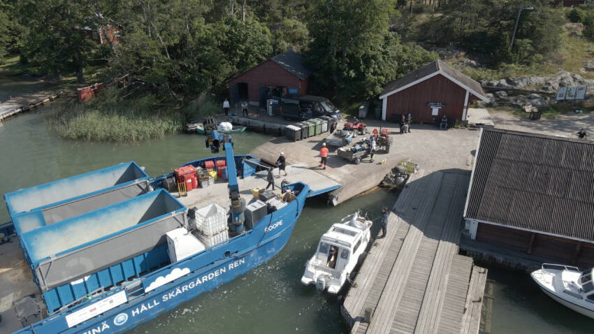 M/S Roope romunkeräysviikolla Saaristomerellä